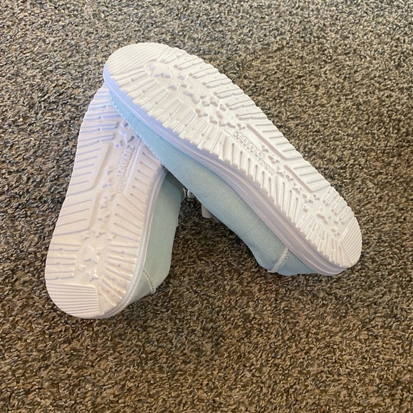 Women’s sky blue hey dudes size 9 - Picture 2 of 2